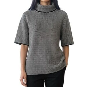 WHITE HOUSE BLACK MARKET Black and White Chevron Print Lightweight Sweater EUC L